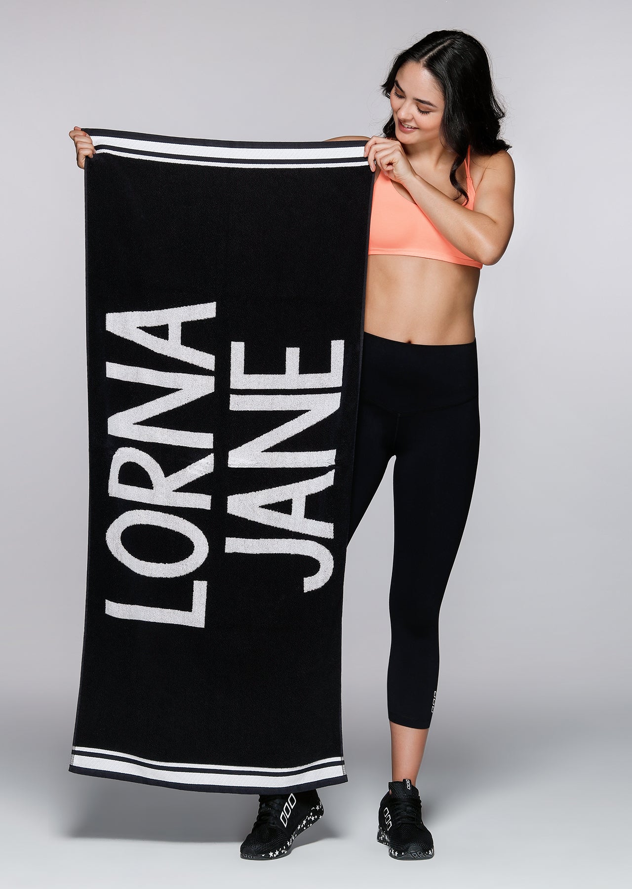 Lorna Jane LJ Gym Towel - Black/White