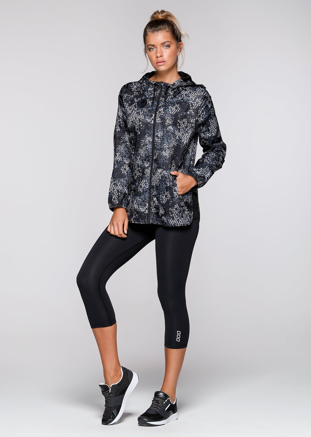 Lorna Jane No Distractions Jacket - Black/White