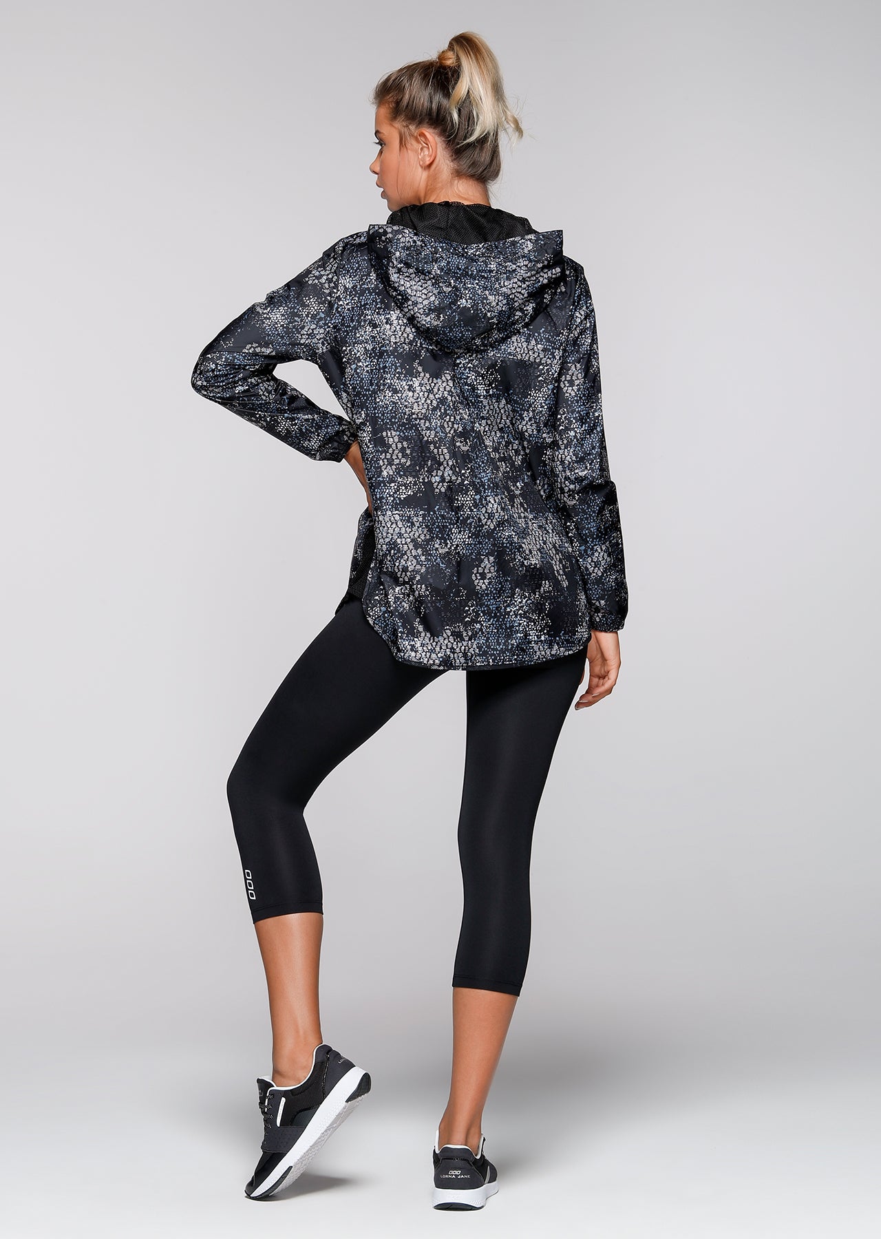 Lorna Jane No Distractions Jacket - Black/White