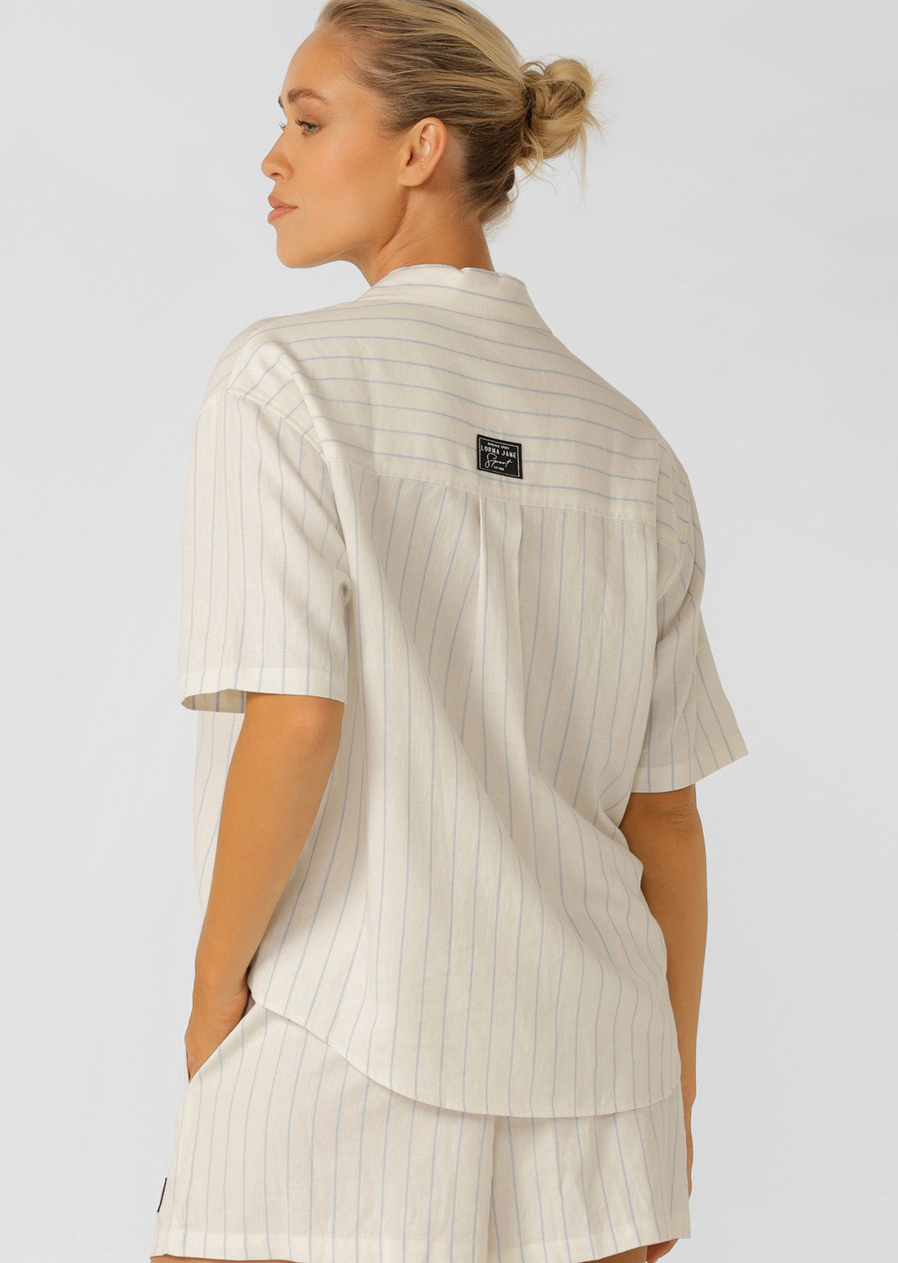 Lorna Jane Preset Stripe Linen Short Sleeve Shirt - Oxford Blue Stripe