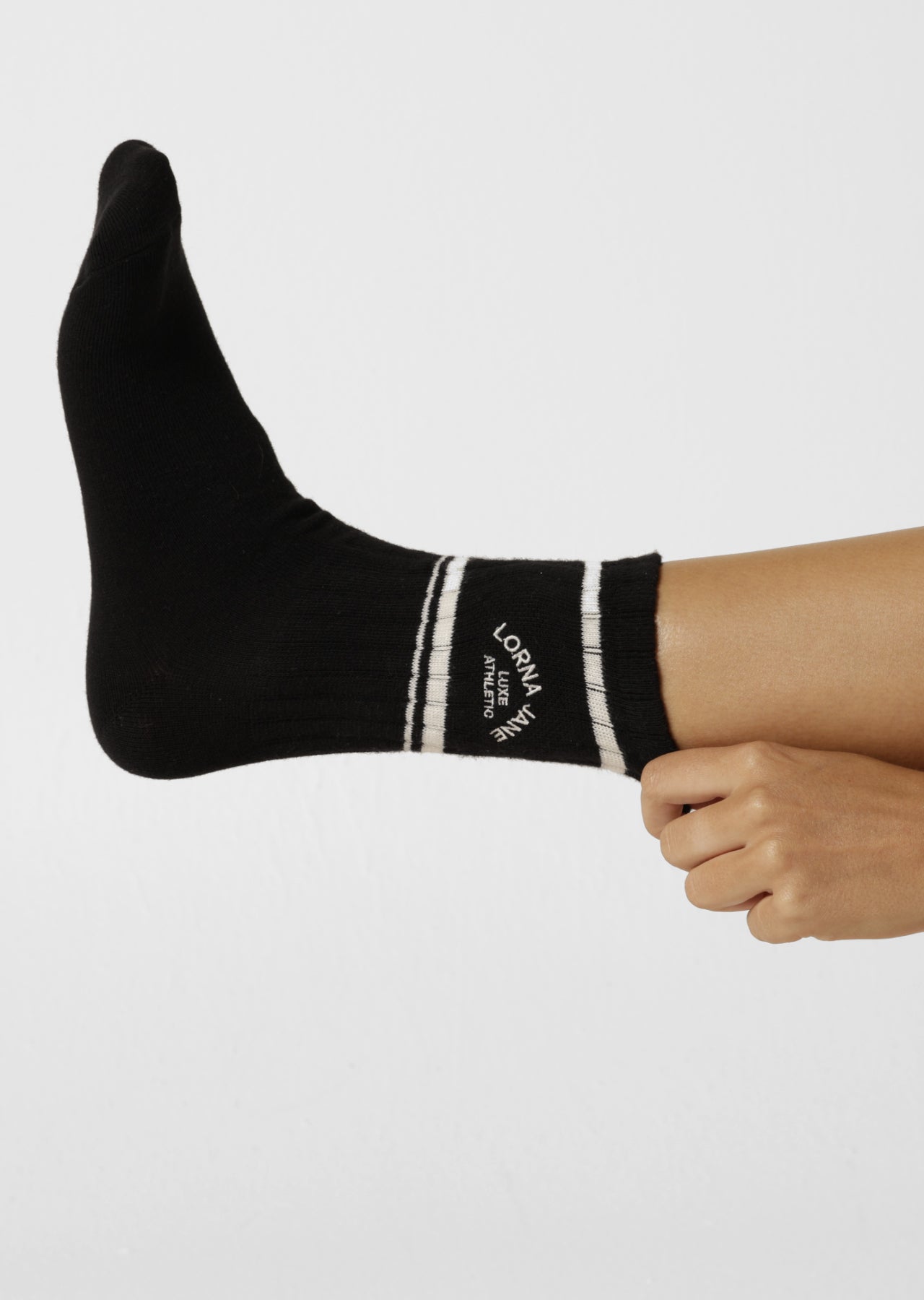 Lorna Jane Lotus Limited Edition Quarter Crew Socks - Black
