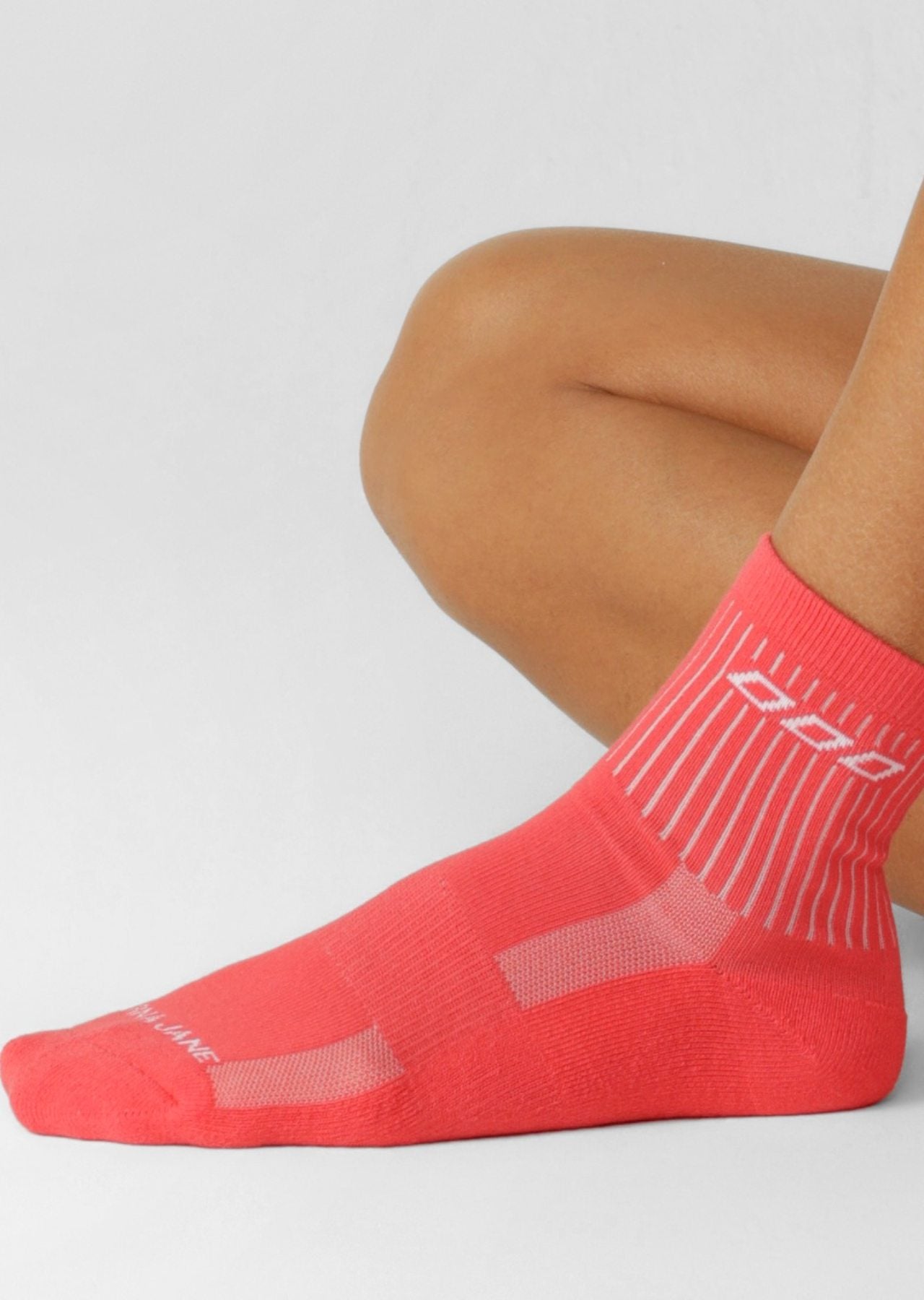 Lorna Jane LJ Quarter Crew Socks - White & Strawberry
