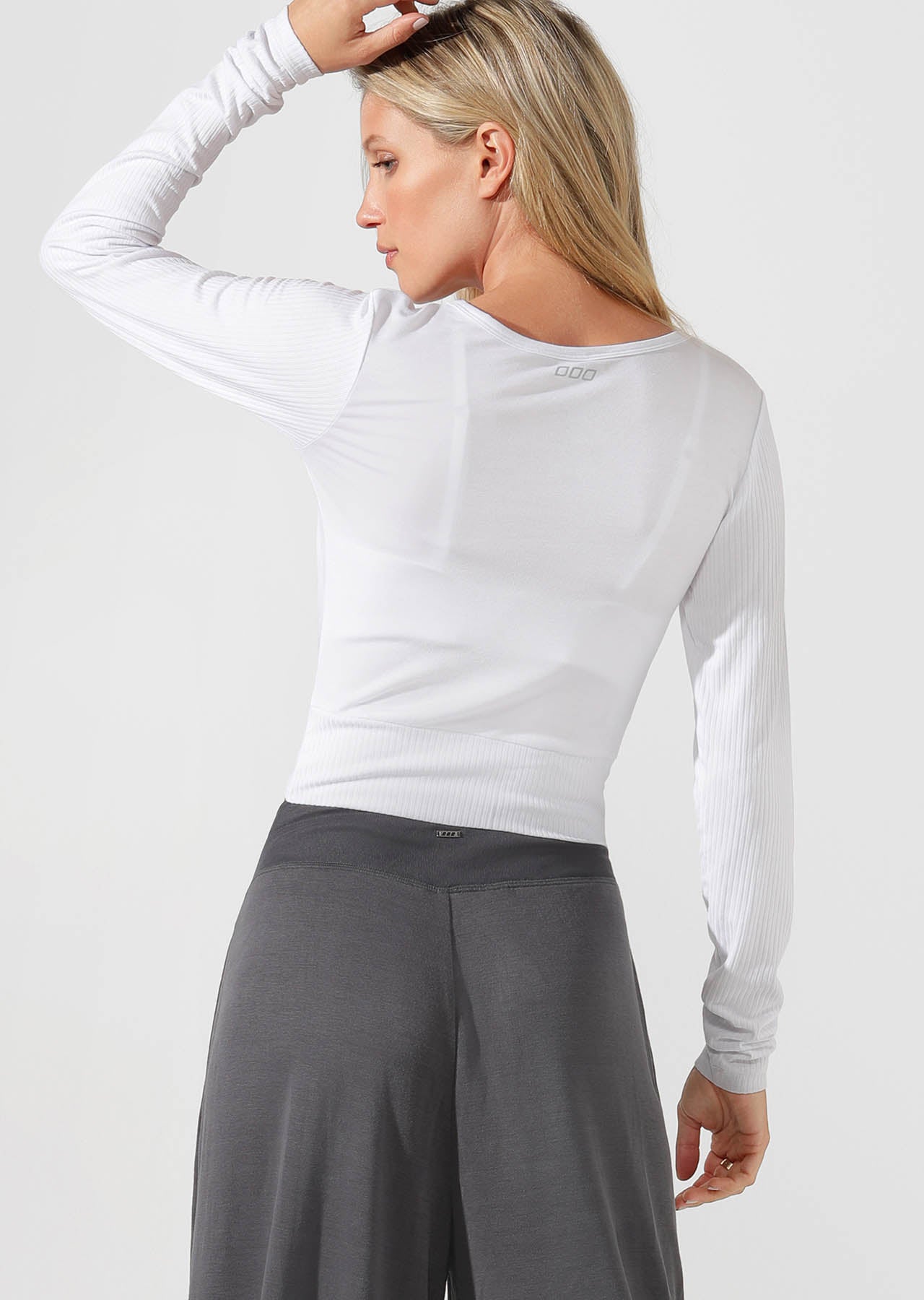 Lorna Jane Flawless Cropped L/Slv Top - White
