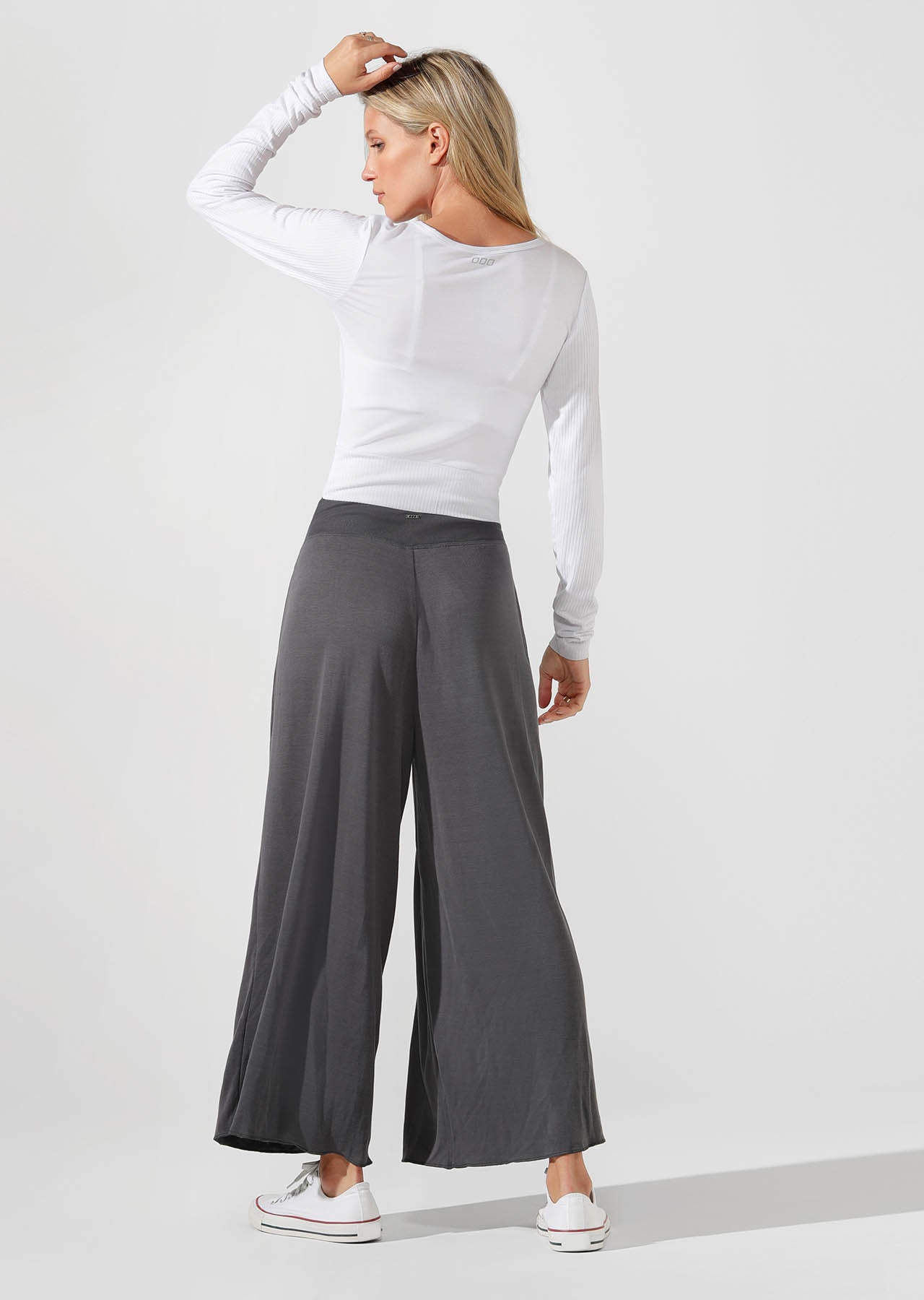 Lorna Jane Flawless Cropped L/Slv Top - White